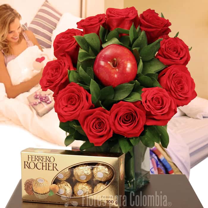 Arreglo Floral una cara rosas rojas x 11 y frutas